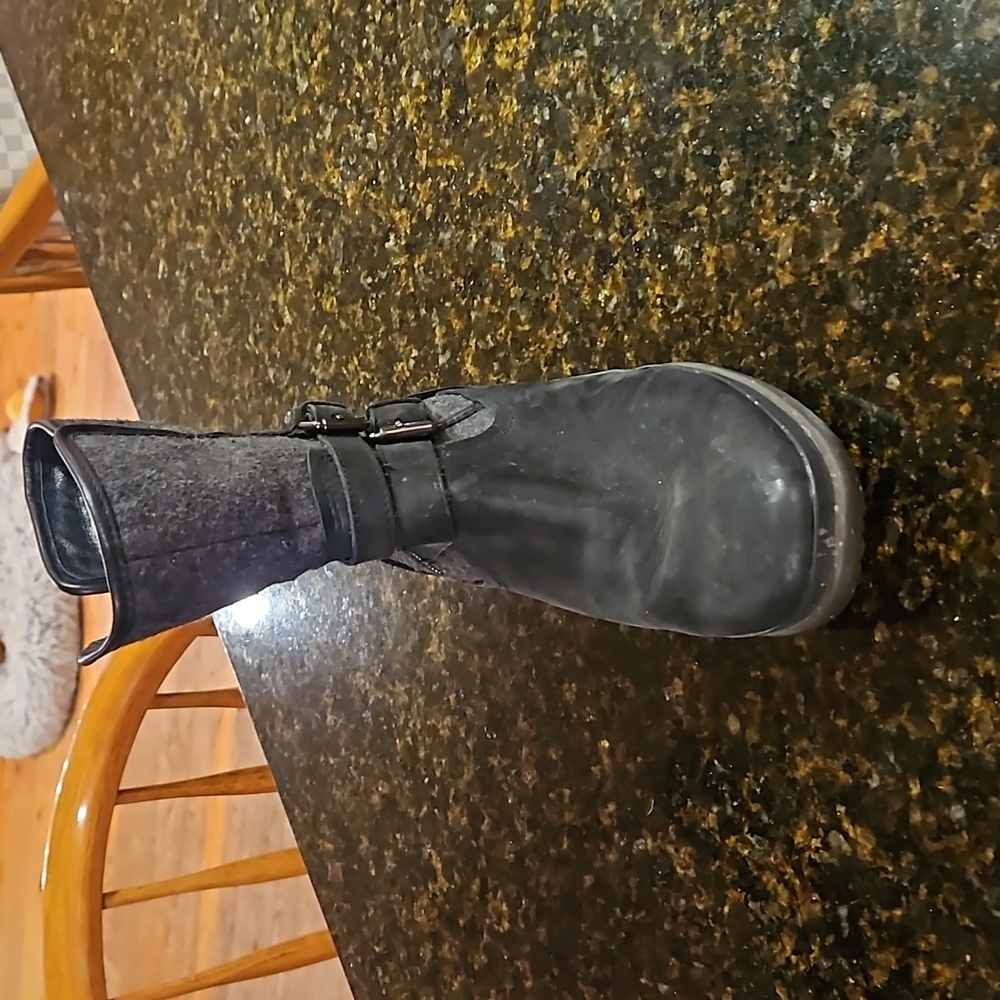 Boots - Picture 4 of 5